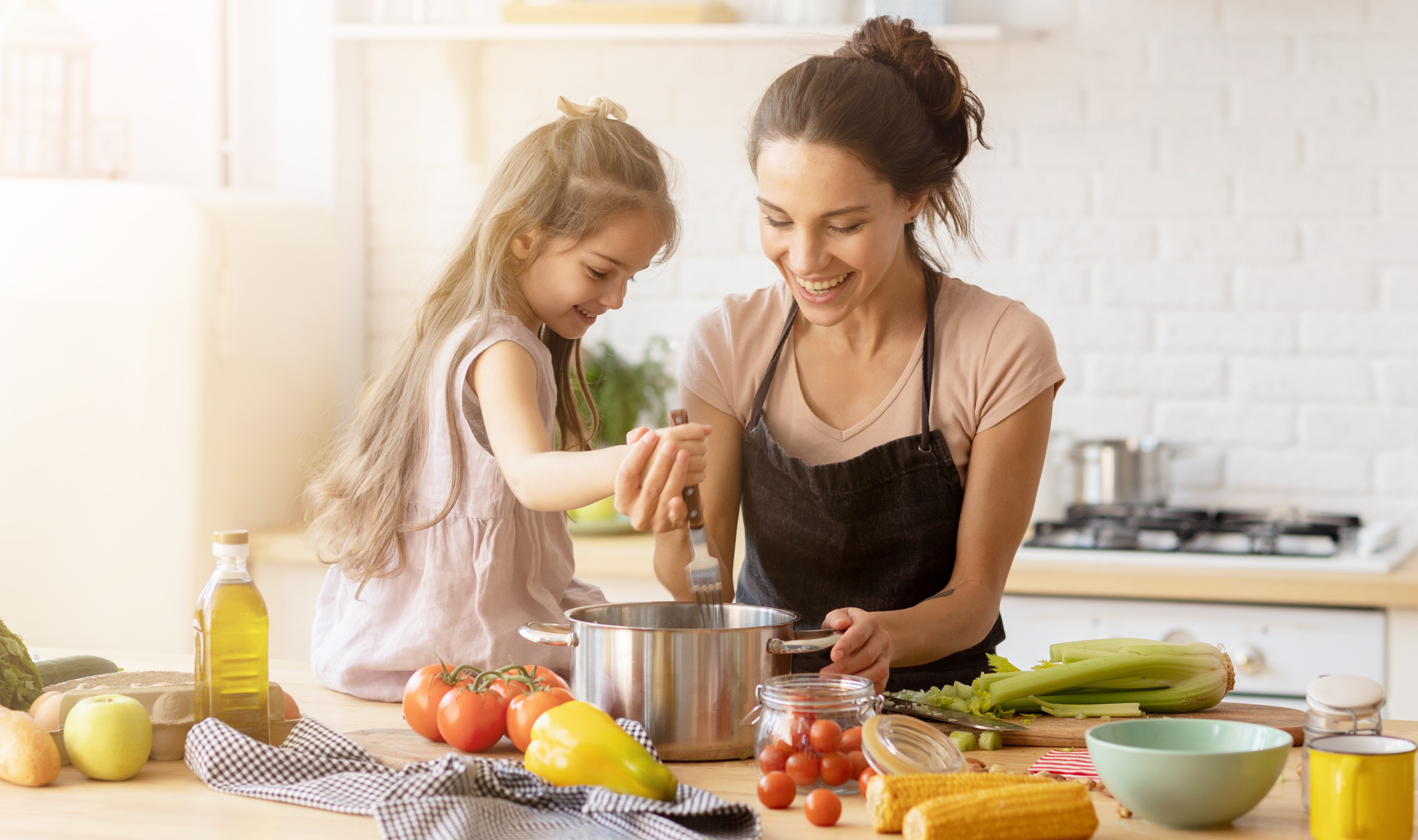 【食べる紫外線対策】効果的な栄養素と食材～日中の外出前に避けるべき食材とは？