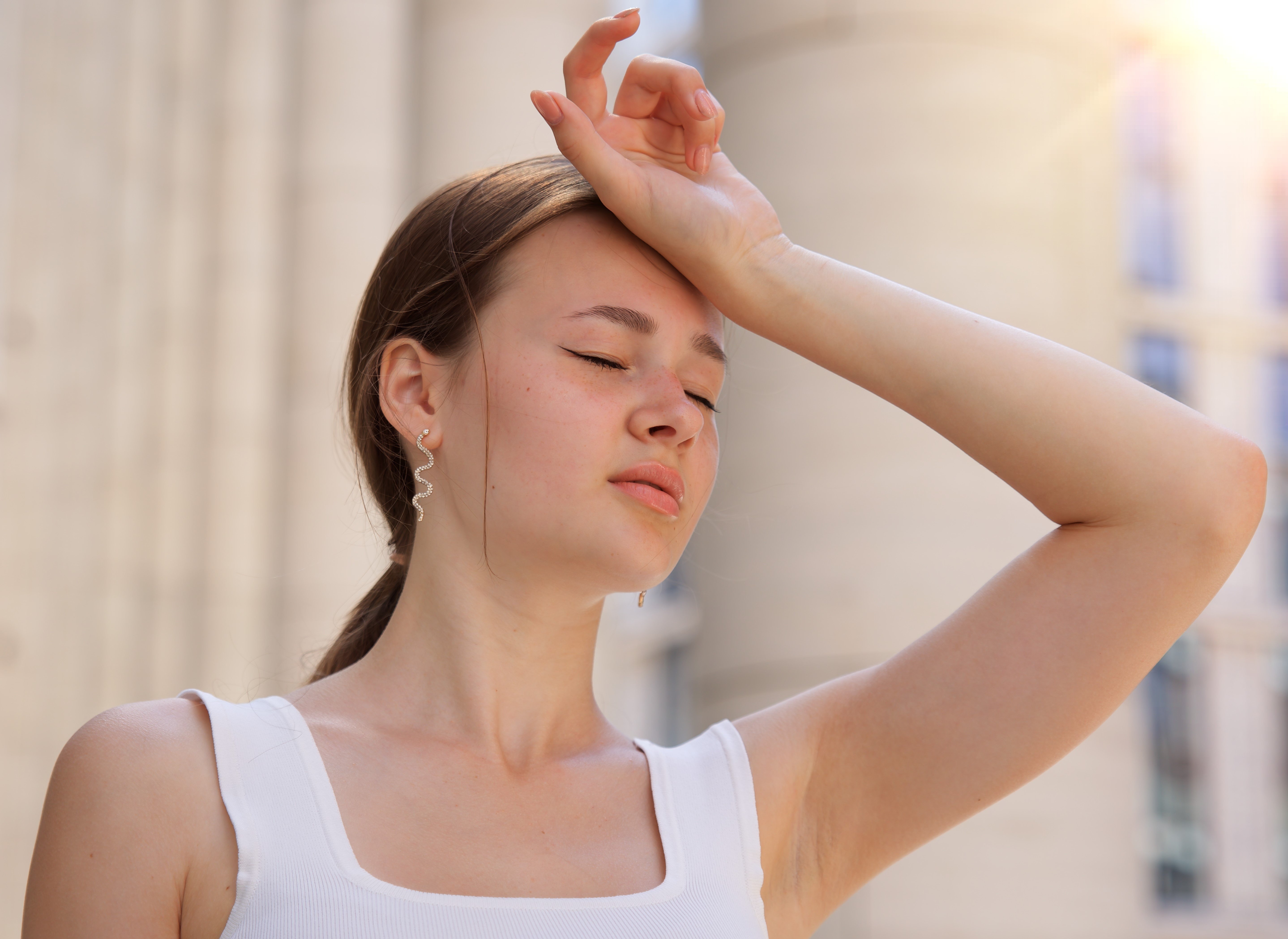 夏のお悩み「汗」「皮脂」「ニオイ」の原因と対策～クリニック施術＋日常ケアでお悩み解消！